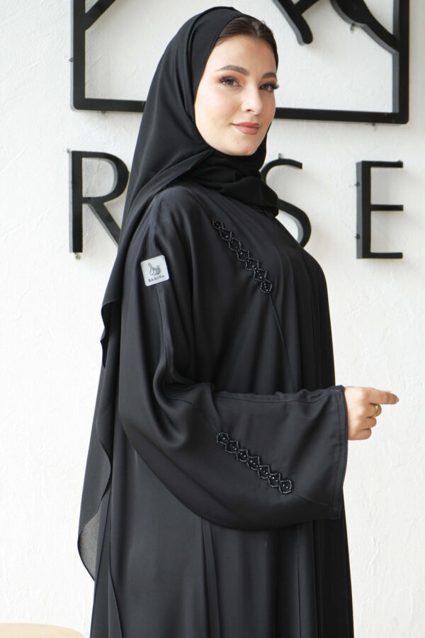 ⁦عباية نواعم كلوش بلمسة شك اسود ناعمة⁩ - الصورة ⁦7⁩
