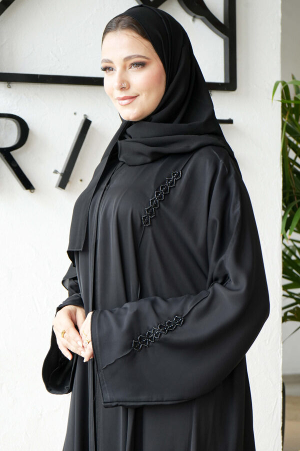 ⁦عباية نواعم كلوش بلمسة شك اسود ناعمة⁩ - الصورة ⁦2⁩