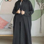 عباية ثلاث قطع اسود مخطط طقم قماش كريب واقف