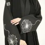 عباية آلاء مطرزة بخيوط مخفية بالابيض