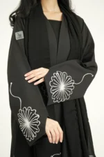 ⁦عباية آلاء مطرزة بخيوط مخفية بالابيض⁩ - الصورة ⁦5⁩