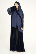 ⁦عباية بليزر مخمل كحلي بحواف كتان⁩ - الصورة ⁦9⁩