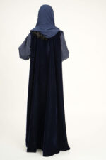 ⁦عباية بليزر مخمل كحلي بحواف كتان⁩ - الصورة ⁦6⁩