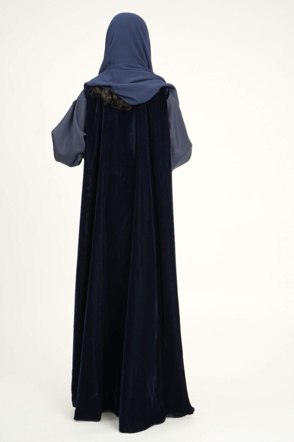 ⁦عباية بليزر مخمل كحلي بحواف كتان⁩ - الصورة ⁦6⁩