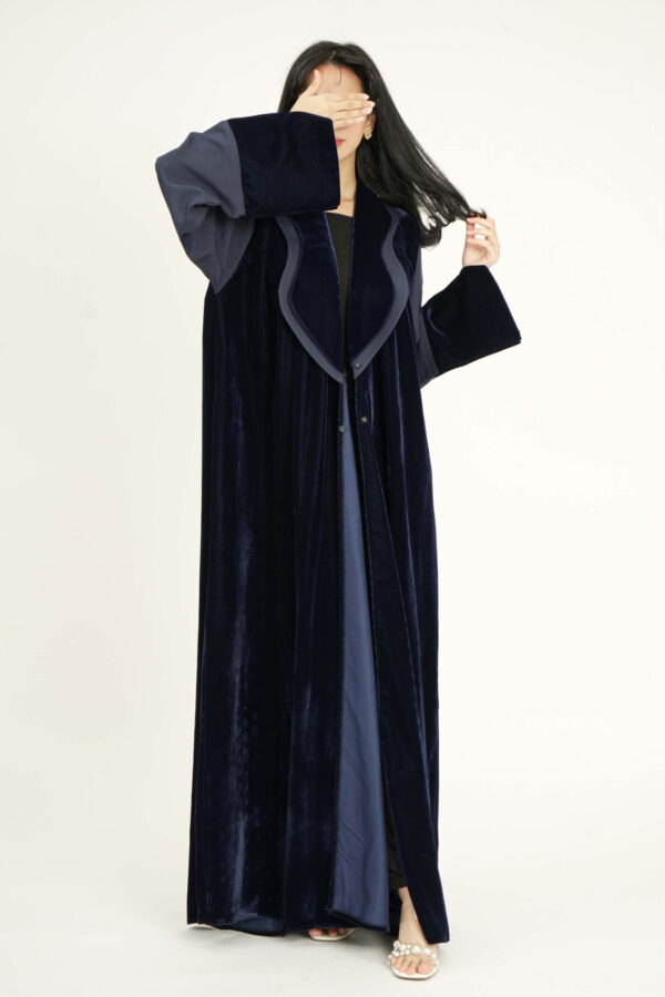 عباية بليزر مخمل كحلي بحواف كتان