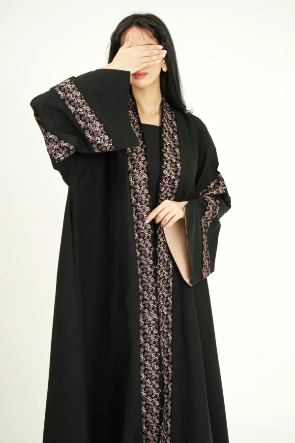 ⁦عباية كلوش بتطريز كلفه مخمل ورود ملونه نص كلوش⁩ - الصورة ⁦5⁩