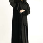 عباية بليزر مخمل اسود بحواف كتان