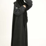 عباية بدقات بكم مفصول جاكار مشجره بالأسود