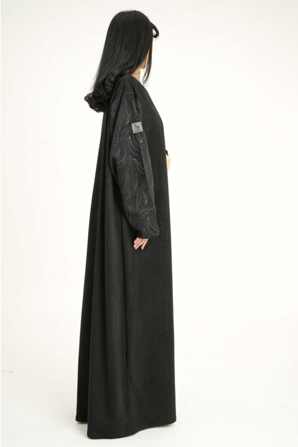 ⁦عباية بدقات بكم مفصول جاكار مشجره بالأسود⁩ - الصورة ⁦8⁩