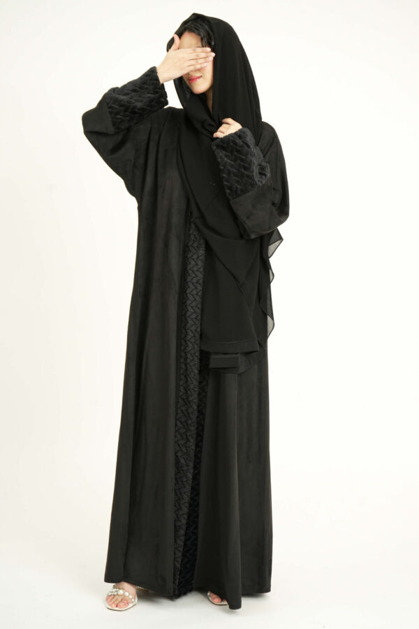 ⁦عباية شامواه بأطراف فروه شتوية⁩ - الصورة ⁦9⁩