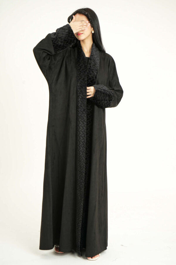 ⁦عباية شامواه بأطراف فروه شتوية⁩ - الصورة ⁦8⁩