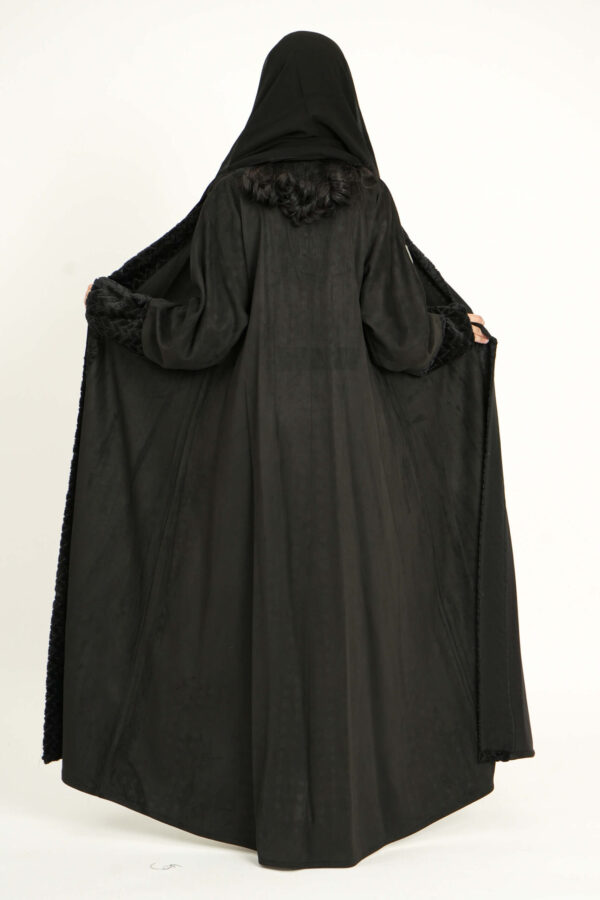 ⁦عباية شامواه بأطراف فروه شتوية⁩ - الصورة ⁦3⁩