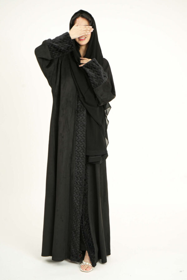 ⁦عباية شامواه بأطراف فروه شتوية⁩ - الصورة ⁦5⁩