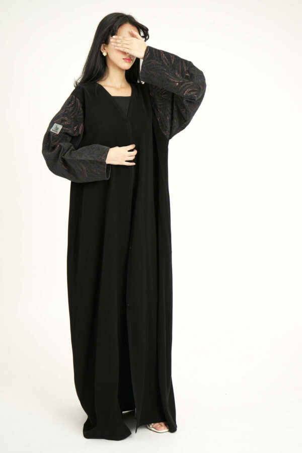 ⁦عباية بدقات بكم مفصول مشجره بالأسود و نحاسي⁩ - الصورة ⁦6⁩