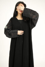 ⁦عباية بدقات بكم مفصول مشجره بالأسود و نحاسي⁩ - الصورة ⁦2⁩