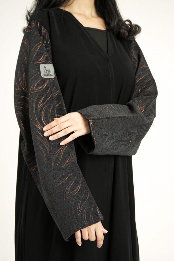 ⁦عباية بدقات بكم مفصول مشجره بالأسود و نحاسي⁩ - الصورة ⁦4⁩