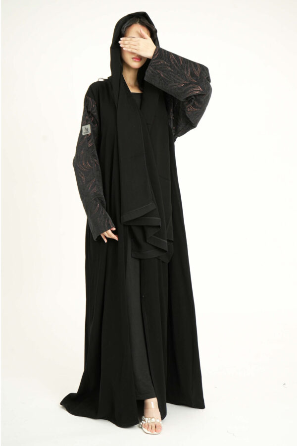 ⁦عباية بدقات بكم مفصول مشجره بالأسود و نحاسي⁩ - الصورة ⁦8⁩