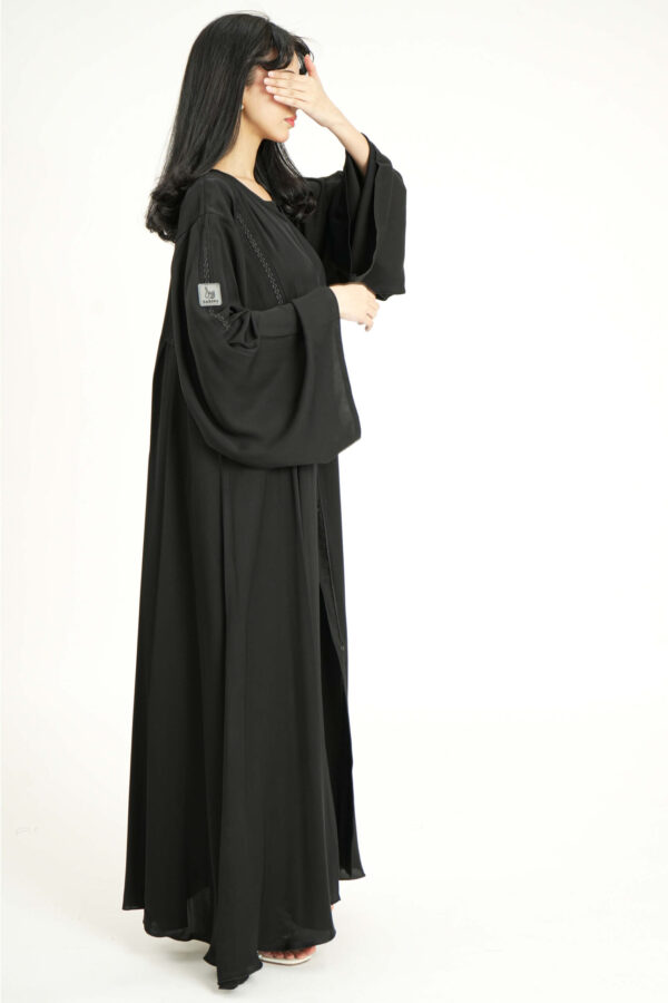 ⁦عباية سوداء كلوش نواعم بدقه كلفه مندمجة بسكره⁩ - الصورة ⁦5⁩