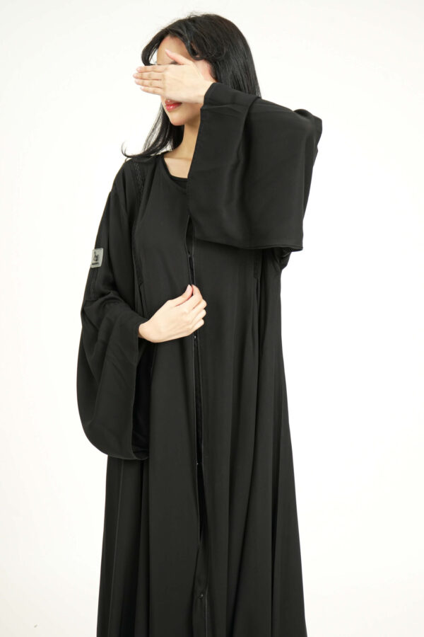 ⁦عباية سوداء كلوش نواعم بدقه كلفه مندمجة بسكره⁩ - الصورة ⁦3⁩