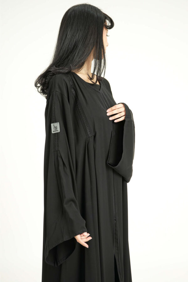 ⁦عباية سوداء كلوش نواعم بدقه كلفه مندمجة بسكره⁩ - الصورة ⁦9⁩