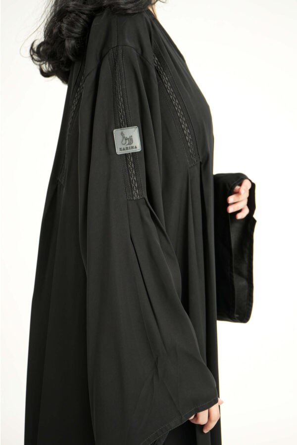 ⁦عباية سوداء كلوش نواعم بدقه كلفه مندمجة بسكره⁩ - الصورة ⁦2⁩
