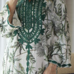 جلابيه لياقة اخضر مزينه بشريط من حلق و اكمام