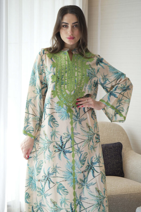 ⁦جلابيه لياقة تيفاني مزينه بشريط من حلق و اكمام⁩ - الصورة ⁦7⁩