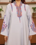 جلابية رصاصي بتطريز دقات ملونة من الأمام و اكمام وسيع - الصورة 3