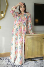 ⁦جلابية خربزي مزينه بدقات زرار من امام⁩ - الصورة ⁦2⁩