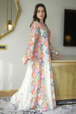 ⁦جلابية خربزي مزينه بدقات زرار من امام⁩ - الصورة ⁦5⁩