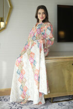 ⁦جلابية خربزي مزينه بدقات زرار من امام⁩ - الصورة ⁦6⁩