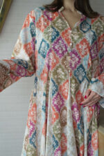 ⁦جلابية خربزي مزينه بدقات زرار من امام⁩ - الصورة ⁦10⁩