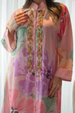 جلابيه وردي خليجيه بلياقه و شك ذهبي من امام