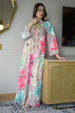 ⁦جلابيه بني خليجيه بلياقه و شك ذهبي من امام⁩ - الصورة ⁦5⁩