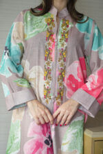 جلابيه بني خليجيه بلياقه و شك ذهبي من امام