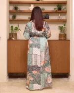 جلابية اخضر مزينه بدقات زرار كامل من امام - الصورة 6