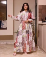 ⁦جلابية عنابي مزينه بدقات زرار كامل من امام⁩ - الصورة ⁦4⁩