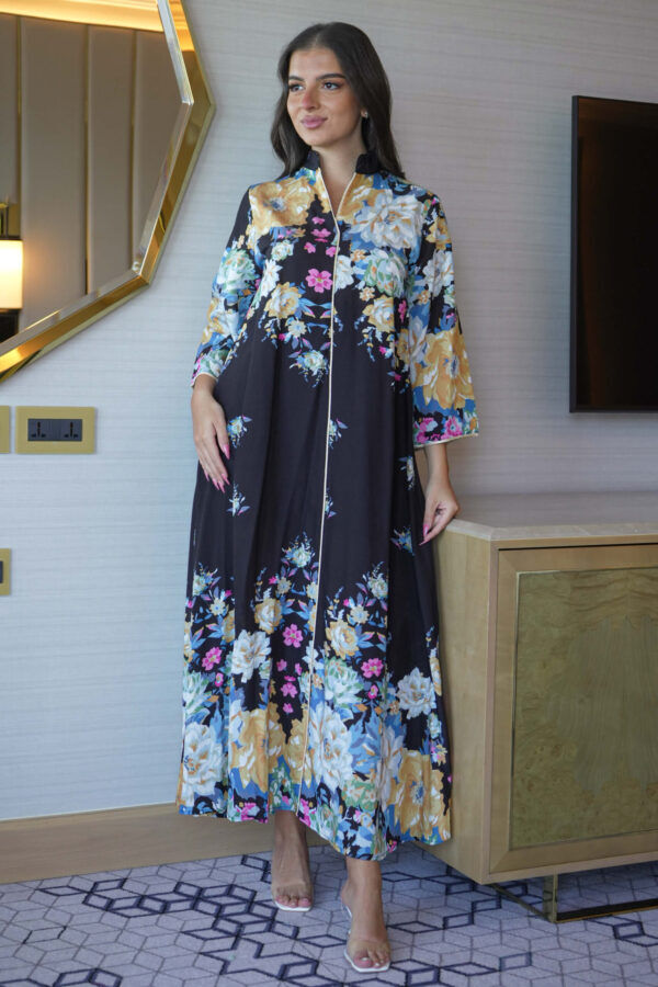 ⁦جلابية اسود بلياقه مشجره كامل بورود مرسومه (7)⁩ - الصورة ⁦3⁩