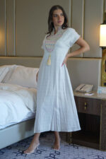 ⁦جلابيه رصاصي بترتر ملون من حلق و خلف كامل⁩ - الصورة ⁦3⁩