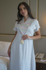 ⁦جلابيه رصاصي بترتر ملون من حلق و خلف كامل⁩ - الصورة ⁦6⁩