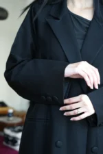 ⁦عباية بليزر اسود رسمية بجيوب⁩ - الصورة ⁦2⁩