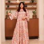 جلابيه احمر خليجيه مطرزه بورود ملونه من امام و خلف