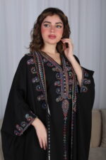 جلابية اسود ملكي قطعتين بتطريز دقات ملونة من الأمام و اكمام