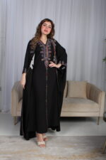 ⁦جلابية اسود ملكي قطعتين بتطريز دقات ملونة من الأمام و اكمام⁩ - الصورة ⁦11⁩