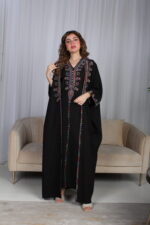 ⁦جلابية اسود ملكي قطعتين بتطريز دقات ملونة من الأمام و اكمام⁩ - الصورة ⁦9⁩