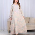 جلابية بيج مطرزة بوردي و رصاصي بدقاق مخفية