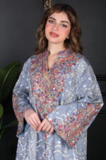 ⁦جلابية سماوي بتطريز دقات ملونة من الأمام و قماش لفتة⁩ - الصورة ⁦14⁩