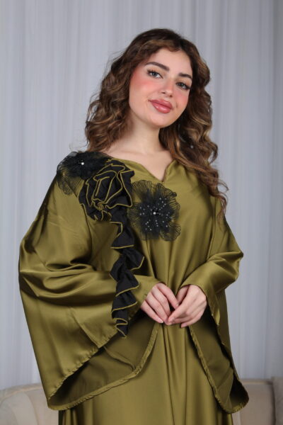 ⁦جلابية مخاوير زيتي مطرزة بوردة فخمة وأنيقة⁩ - الصورة ⁦7⁩