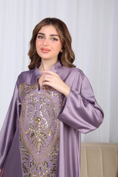 ⁦جلابية موف وترتر ذهبي خليجيه بياقة و شك⁩ - الصورة ⁦6⁩