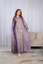 ⁦جلابية موف وترتر ذهبي خليجيه بياقة و شك⁩ - الصورة ⁦3⁩